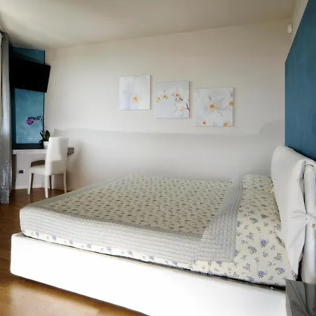 Luna Stunning Modern Shared Infinity Pool, Big Garden, Fantastic View,ac, Ferienhaus *