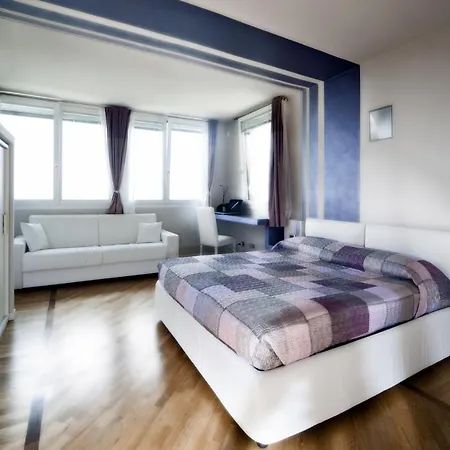 Luna Stunning Modern Shared Infinity Pool, Big Garden, Fantastic View,ac,