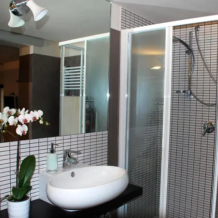 Luna Stunning Modern Shared Infinity Pool, Big Garden, Fantastic View,ac, * Saló
