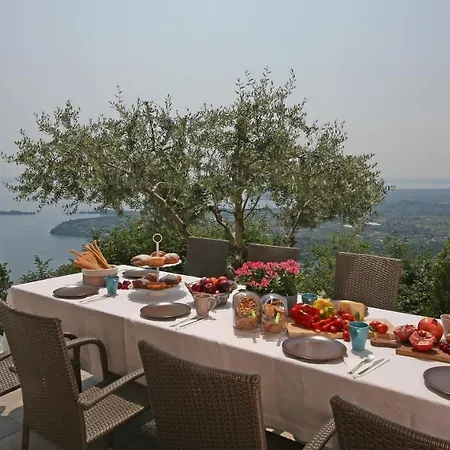 Ferienhaus Luna Stunning Modern Shared Infinity Pool, Big Garden, Fantastic View,ac,