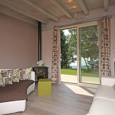 Luna Stunning Modern Shared Infinity Pool, Big Garden, Fantastic View,ac, Ferienhaus