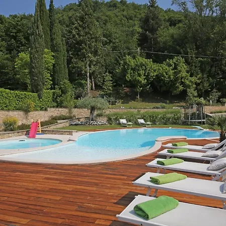 Luna Stunning Modern Shared Infinity Pool, Big Garden, Fantastic View,ac, Ferienhaus Saló