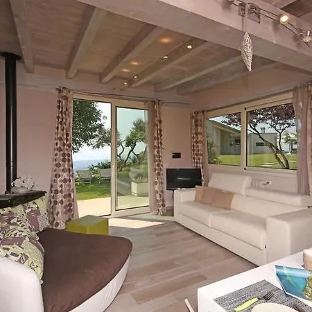 Luna Stunning Modern Shared Infinity Pool, Big Garden, Fantastic View,ac, Ferienhaus *