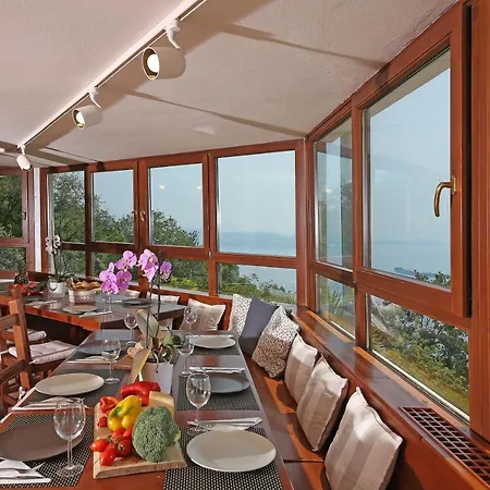 Ferienhaus Luna Stunning Modern Shared Infinity Pool, Big Garden, Fantastic View,ac,