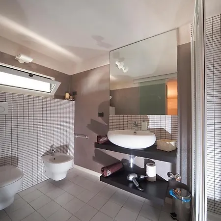 Luna Stunning Modern Shared Infinity Pool, Big Garden, Fantastic View,ac, サロ