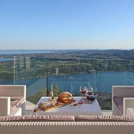 Luna Stunning Modern Shared Infinity Pool, Big Garden, Fantastic View,ac,