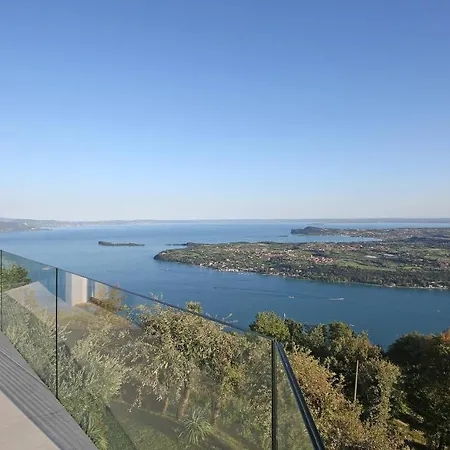 Luna Stunning Modern Shared Infinity Pool, Big Garden, Fantastic View,ac, 別荘 *
