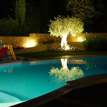 Luna Stunning Modern Shared Infinity Pool, Big Garden, Fantastic View,ac, サロ