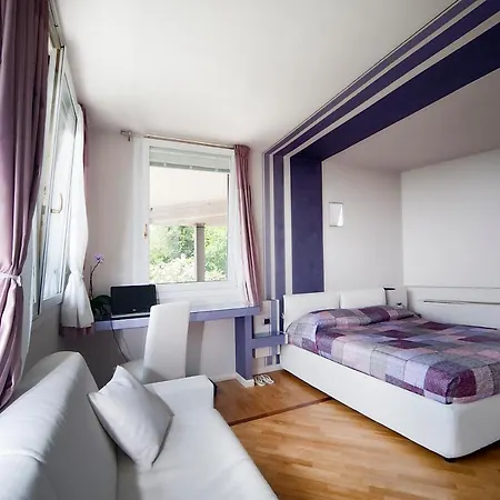 Luna Stunning Modern Shared Infinity Pool, Big Garden, Fantastic View,ac,