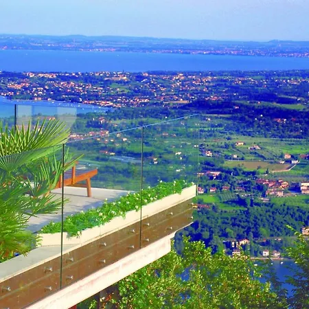 Luna Stunning Modern Shared Infinity Pool, Big Garden, Fantastic View,ac, サロ