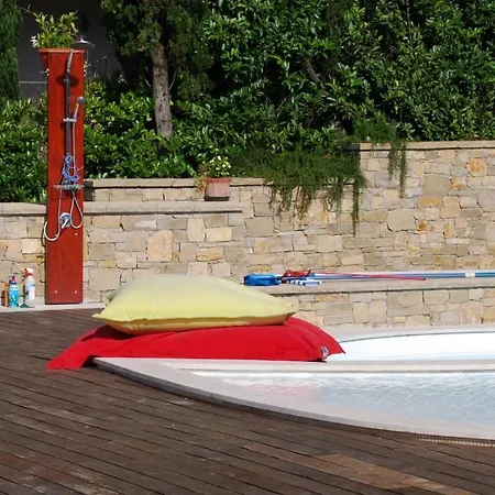 Luna Stunning Modern Shared Infinity Pool, Big Garden, Fantastic View,ac, 別荘 *