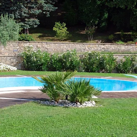 Luna Stunning Modern Shared Infinity Pool, Big Garden, Fantastic View,ac, Casa vacanze