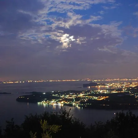 別荘 Luna Stunning Modern Shared Infinity Pool, Big Garden, Fantastic View,ac,