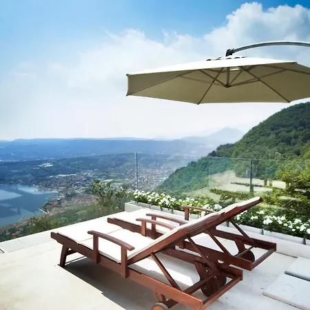 Luna Stunning Modern Shared Infinity Pool, Big Garden, Fantastic View,ac, 別荘 サロ
