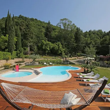 Luna Stunning Modern Shared Infinity Pool, Big Garden, Fantastic View,ac, 別荘